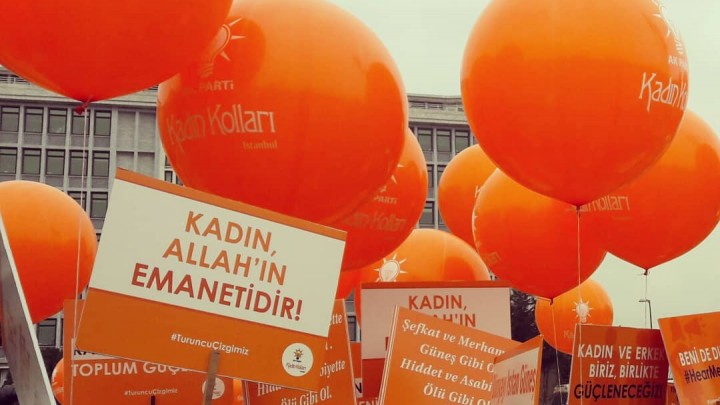 AK Kadınlar Kadına Şiddete Karşı Mücadele Gününde El Ele..